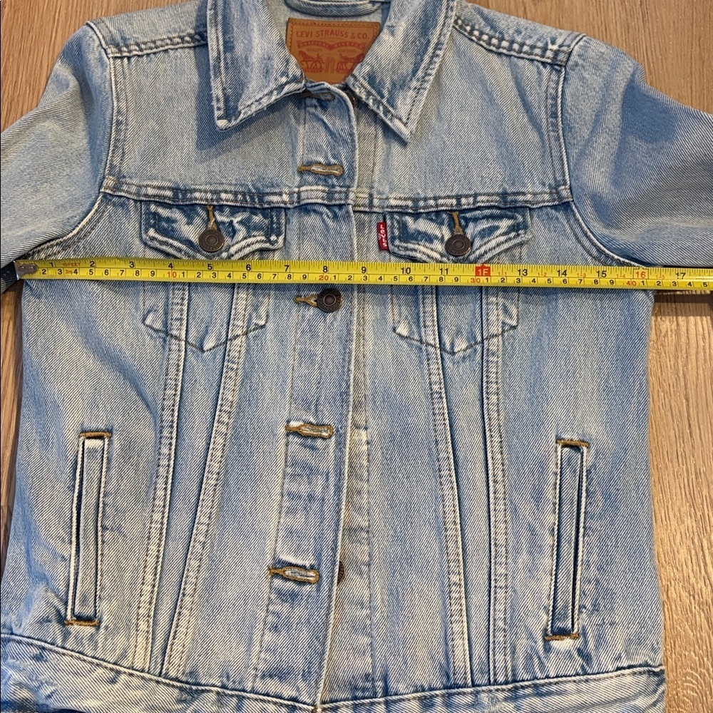 Levi's Light Wash Blue Denim Jean Jacket - Picture 2 of 3